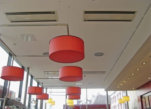 Abb. 4 Die vier 2-seitigen Kassettengeräte (Typ FXCQ) haben jeweils eine Kühlleistung von 9 kW.