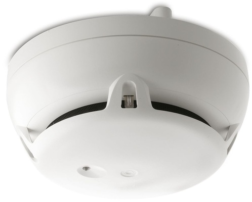 Abb. 2 Insgesamt 830 hochempfindliche ­Brandmelder der Typen Sinteso (im Bild) und ­Algorex überwachen das Gebäude von Safe Host mit 350 Branderkennungszonen.