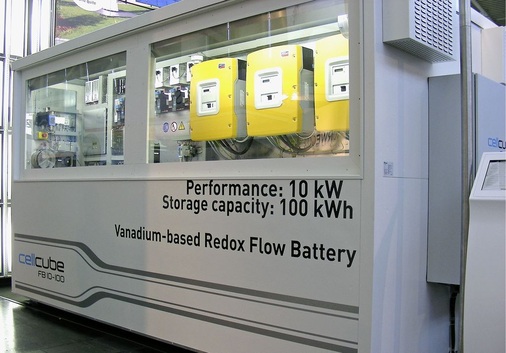 Abb. 8 Großbatterien könnten in Zukunft fluktuierenden Strom grundlastfähig ­machen. Allerdings fehlt es noch an ­Geschäftsmodellen. - © Wolfgang Schmid
