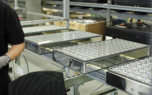 Abb. 9 Die Erfolgsgeschichte von PV-Modulen setzt sich fort: Seriengefertigte Konzentrator-Zellen kommen heute schon auf bis zu 30 % Wirkungsgrad.