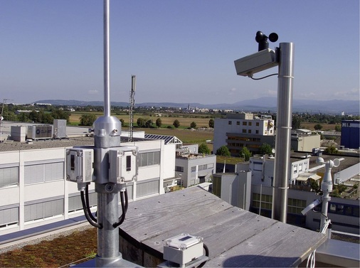 Abb. 10 Wettervorhersage- und Smart-GridFunktionen werden künftige Regelungskonzepte für Gebäude bestimmen.