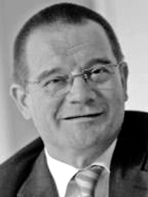 » Entscheidend für die Netz­stabilisierung sind schaltbare dezentrale Einspeiser sowie die Stromspeicherung im Haus, im Stadtteil oder in Elektroautos. « Dr. Willem Schoeber, Vorstand der EWE AG