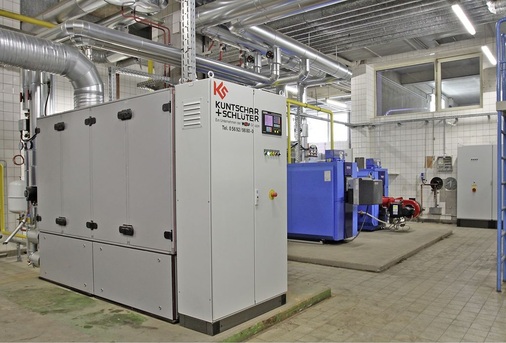 Abb. 5 Heizkesselaustausch ist heute oft gleichbedeutend mit einer Neuordnung der Wärmeversorgung: BHKW zur Grundlastversorgung mit Wärme und Strom in der Aller-Weser-Klinik. - © Siemens

