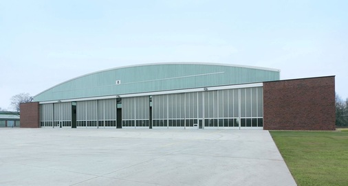 Abb. 2 Die neue Luftfahrzeugwartungshalle ist 86 m breit, 39 m tief und bis zu 16 m hoch.