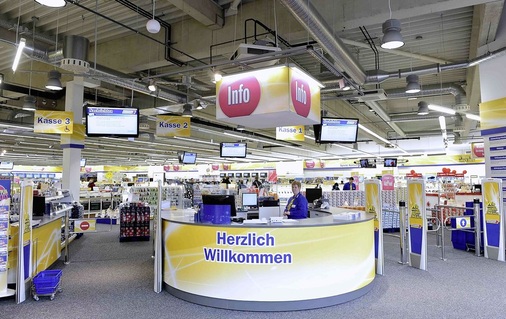 Abb. 2 Die Eingangszone und der Kassenbereich decken ihre Heizlast mit der Abwärme aus der TV-GeräteAbteilung.