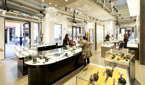 Abb. 2 In der ersten Christ Outlet-Boutique im Wertheim Village werden die hoch­wertigen Produkte bei angenehmem ­Klima präsentiert.