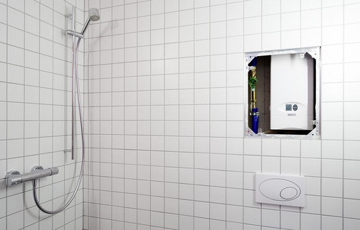 Abb. 3­…der Installations­aufwand für die Trinkwarmwasseranlage konnte so nahezu halbiert werden. Aufgrund der stark schwankenden Auslastung wird unterm Strich Energie gespart und die Gewährleistung der Trinkwasserhygiene vereinfacht.