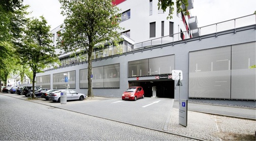 Abb. 2 Das zweigeschossige Parkhaus des JosefCarrees wurde mit einer CO-abhängig geschalteten automatischen Belüftung ausgestattet.