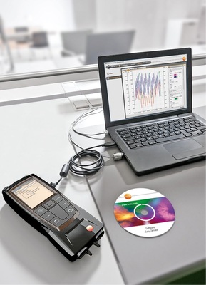 Abb. 5 Klimaanalysegerät testo 480 mit Farbdisplay, Track-Pad und Einfach-Tastenbelegung. Die mit dem Messgerät ausgelieferte Software unterstützt eine kundenorientierte Gestaltung von Messprotokollen. Die Datenübertragung über einen USB-Anschluss oder eine SD-Karte macht sehr flexibel.