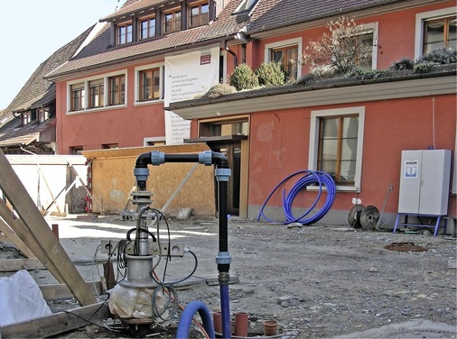 Abb. 6 In Staufen im Breisgau ist die Sanierung der Bohrlöcher abgeschlossen. Nun hoffen die Bewohner der Altstadt auf ein Ende der Hebungen… - © Margot Dertinger-Schmid
