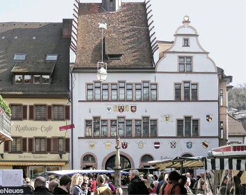 Abb. 7 …die Schäden durch die unsachgemäßen Geothermie-Bohrungen in der Altstadt von Staufen werden inzwischen auf 60 Mio. Euro geschätzt - © Margot Dertinger-Schmid
