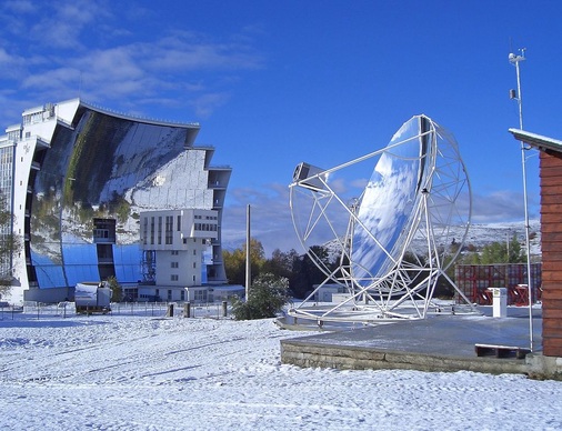 Abb. 8 Bis zu 10 kWel sind mit dem Stirlingmodul Cleanergy, ehemals Solo Stirling Motor GmbH, Sindelfingen, in Verbindung mit ­einem entsprechend dimensionierten Konzentrator möglich.