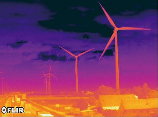 Thermogramm: Hochleistungs-IR Sensoren erreichen die geforderten elektro-optischen Leistungs­daten (Signal-Rauschverhalten, Dunkelstrom) nur bei sehr tiefen Temperaturen (typischer­weise unter 120 K, meistens 80 K). Zur integrierten Kühlung werden auch MiniaturStirling-Kältemaschinen verwendet.