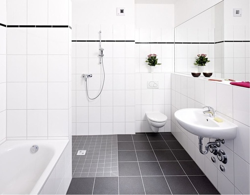 Abb. 10 Barrierefreier Komfort und guter Schallschutz: Fertiggestelltes Bad im Objekt in Köln. - © poresta systems
