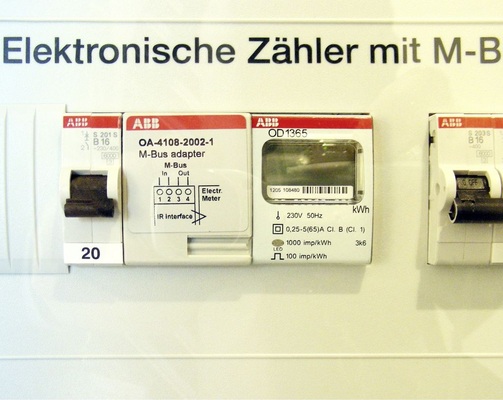 Abb. 5 Energiezähler und Energiemanagement­systeme sind Voraussetzung für die Kommunikation mit intelligenten Stromnetzen.