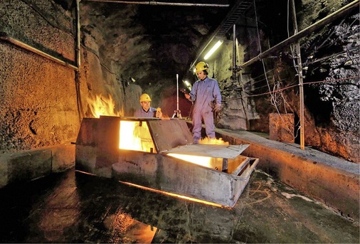 Abb. 5 Brandversuch im HagerbachVersuchsstollen mit einem Dummy-Fahrzeug im Maßstab 1 : 10. - © Siemens
