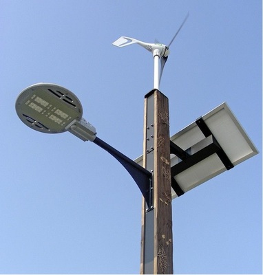 Abb. 5 Stephan Kohler: „Die Energiewende hat in Deutschland inzwischen für viele Länder der Welt eine Vorbildfunktion.“ Hybride LEDStraßenbeleuchtung in Südkorea.