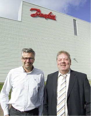 Abb. 2 CAT-Geschäfts­führer Steffen Hild (links), Holger Ulrich, Geschäftsführer von Danfoss Silicon Power.