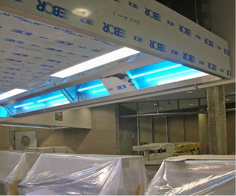 Abb. 3 Die UV-Röhren werden den ZyklonFettabscheidern (im Bild noch nicht eingesetzt) nachgeschaltet.