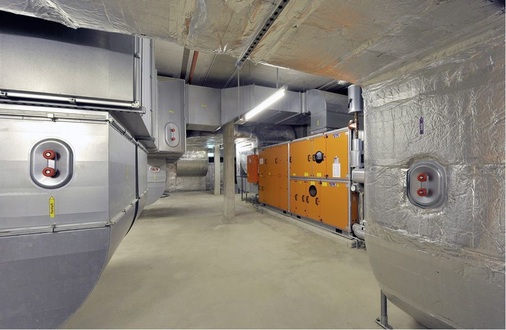 Abb. 4 Die unterschied­lichen und teilweise niedrigen Raumhöhen im Technikbereich ­unter den Bädern erforderten eine flexible Aufteilung in autark arbeitende, mit kleineren Geräten ausge­stattete RLT-Anlagen.