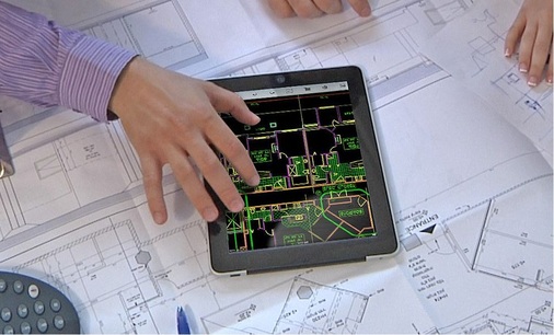 Abb. 4 …oder bei ­Präsentationen und Besprechungen — ein Tablet-PC eignet sich für viele Anwendungen. - © Autodesk

