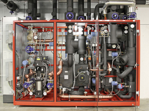Abb. 5 Durch die Pumpen- und Armaturenbaugruppe (PAG) kann das GSWT-System an das vom Bauherrn gewünschte CO2-, Energie- bzw. Kostensenkungspotenzial angepasst werden. - © Margot Dertinger-Schmid
