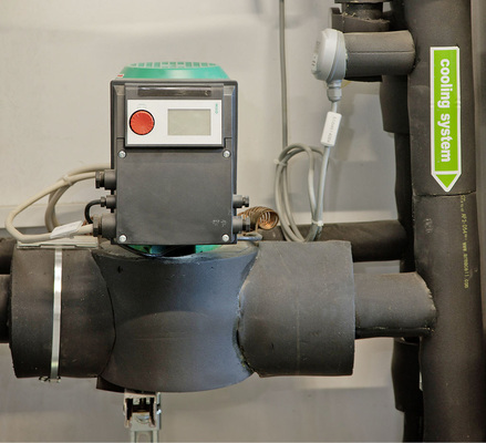 Abb. 5 In der Kältever­teilung kommen unter anderem Trocken­läuferpumpen vom Typ Wilo-VeroLine IPL und IP-E (im Bild) in Inlinebauweise zum Einsatz. Sie sind speziell auf die Betriebsbedingungen im Klima-KälteBereich abgestimmt.