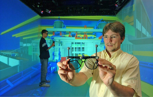 Abb. 2 Erst das Zusammenspiel aus 3D-Brille, Tracking-System und stereoskopischer Bildprojektion ermöglicht das Abtauchen in virtuelle Welten. - © VRCA, RWTH Aachen
