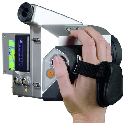 Abb. 6 Mindestens ebenso wichtig wie eine gute IR-Kamera samt Zubehör ist der Thermograf, der nach DIN 54162 der Stufen 2 oder 3 zertifiziert sein sollte. - © InfraTec
