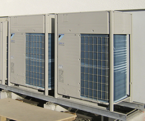 Abb. 4 Die erste VRV-IV-Anlage in Deutschland wurde in einem ­Lebensmittelmarkt in Chemnitz installiert und übernimmt dort die komplette Marktklimatisierung (Heizen und Kühlen).