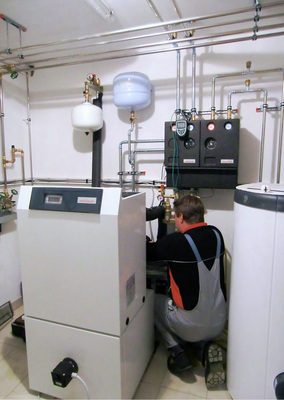 Abb. 2 Geothermische Wärmepumpen sind zur Estrich­trocknung oder als Bauheizung nicht geeignet. Mit dem Einsatz von mobilen Heizgeräten lassen sich Gewährleistungsrisiken vermeiden.