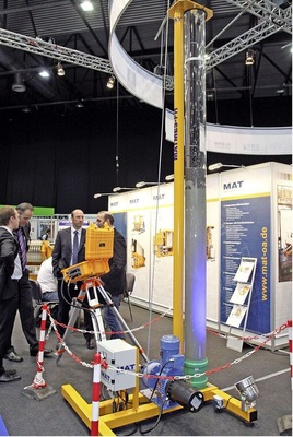 Abb. 4 Messsysteme zur digitalen Überwachung des Abdichtvorgangs am Bohrloch stießen bei der GeoTherm-Ausstellung auf großes Interesse; im Bild das Messsystem Matmes der Mischanlagen GmbH, Immenstadt-Seifen.