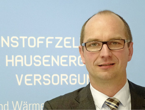 Abb. 7 Andreas Ballhausen: „ Die Startposition des Brennstoffzellen-Heiz­gerätes sehe ich unter Marketinggesichtspunkten bedeutend günstiger als die von Mikro-KWKGeräten mit Verbrennungs- oder Stirlingmotor.“ - © Wolfgang Schmid
