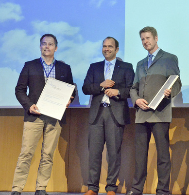 Abb. 3 Preisträger des Daikin Planerpreises 2013 (v.l.) Carsten Plummer vom Ingenieurbüro für ­Gebäudetechnik (3. Platz), Daikin-Geschäftsführer Gunther Gamst und Frank Strelow von HansaPlanung (1. Platz).