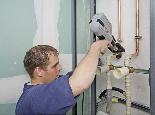 Abb. 2 Die TrinkwV ­bestätigt die Bedeutung der allgemein ­anerkannten Regeln der Technik. Für den Erhalt der Trinkwassergüte sind zudem ­Positivlisten für ­Verfahren und Werkstoffe zu beachten.
