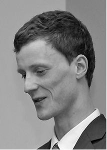 » Bisher existieren keine Geschäftsmodelle mit lastvariablen Stromtarifen. Gleichzeitig wird Überschussstrom aus erneuerbaren Energien an ausländische Netze als “Geister- oder Wegwerfstrom“ verramscht. Sinnvoller wäre die Nutzung in Wärmepumpenanlagen. « Michael Koch