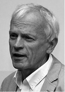 » Anstatt teure Batteriespeicher zu installieren, sollte man überschüssigen PV-Strom der eigenen Anlage sowie preisattraktive Stromangebote aus dem öffentlichen Netz über Heizschwerter thermisch in Trinkwassererwärmern oder Heizungsanlagen speichern. « Arno Poehlmann