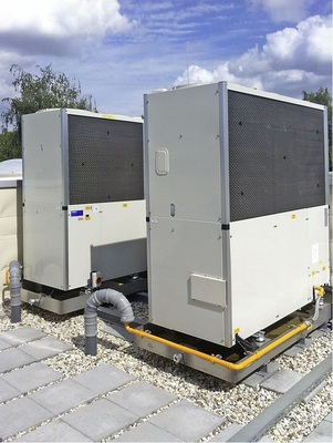 Abb. 3 Das Gebäude wird über zwei GasmotorWärmepumpen mit einem VRF-System geheizt und gekühlt.