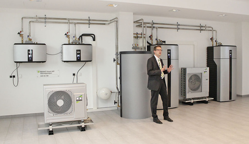 Abb. 3 Remko Smart-WP-Anlagen im neuen Kundenzentrum. - © JV
