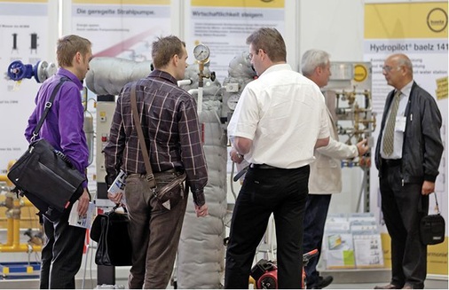 … es gibt aber auch zahlreiche Hersteller, die sich auf Wärmeübertrager, Energierückgewinnung sowie Hybrid- und Kaskadenlösungen für Anwendungen in der Gebäudetechnik spezialisiert haben oder auch für dieses Geschäftsfeld Lösungen anbieten.
