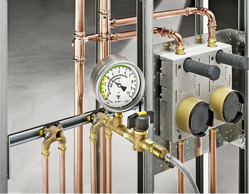 Abb. 2 Bei der Trinkwasser-Installation müssen die allgemein anerkannten Regeln der Technik ­beachtet werden. Dazu zählt künftig, dass nur ­Produkte verwendet werden, die aus Werkstoffen der UBA-Positivliste bestehen.