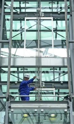 Abb. 3 Die Werte zur Beurteilung der Energie­effizienz einer Aufzugsanlage werden nach VDI 4707 bei Referenzfahrten und im Stillstandmodus gemessen.