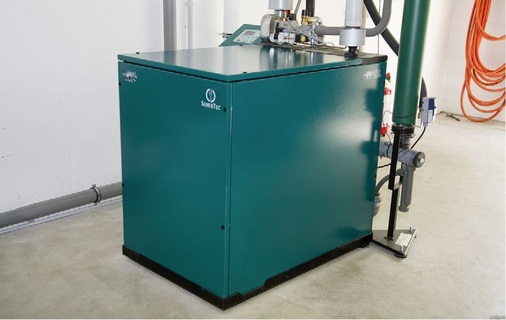 Abb. 2 …BHKW (Dachs, SenerTec) mit einer elektrischen Leistung von 5 kW und einer thermischen Leistung von 14,8 kW.