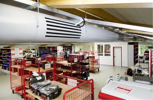 Abb. 5 Klimatisiert werden über die Adsorptionskältemaschine im Ober- und Untergeschoss jeweils 450 m² Bürofläche sowie rund 100 m² in der Produk­tion über zwei in Stufen regelbare RLT-Anlagen mit 3000 und 4000 m³/h Nennluftmenge.