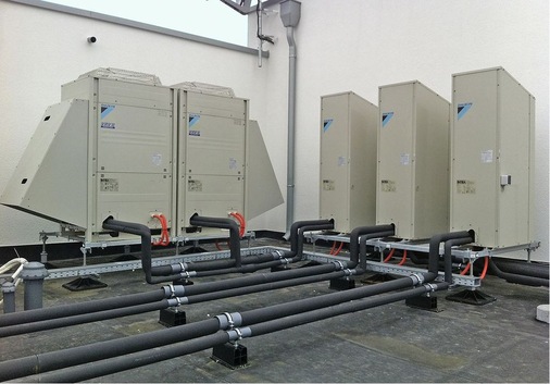 Abb. 3 …und eine VRV-Wärmepumpenanlage beheizt. Die drei VRV III Cold Region Systeme werden mit BHKW-Strom betrieben und können im Sommer auch zum Kühlen über die Fußbodenheizung genutzt werden.