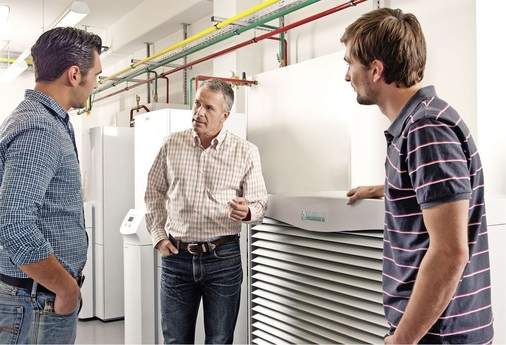 Abb. 6 Warum hat ein anderes Heizungssystem eine bessere Energie-Effizienzklasse, ist aber trotzdem nicht zu empfehlen? Fachhandwerker und Fachplaner müssen sich rechtzeitig mit Trainings auf den zusätzlichen Beratungsbedarf durch das ErP-Regelwerk einstellen.