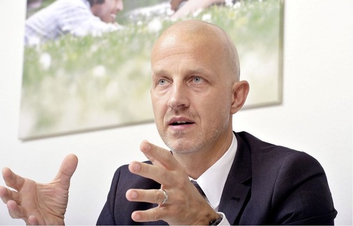 Abb. 3 Andreas Christmann: „Ob zulässig oder nicht — Endkunden werden ­künftig die Effizienz­einstufungen von Geräten aus unter­schiedlichen Losen ­miteinander vergleichen und entsprechend ­bewerten. Das ErPRegelwerk wird darum ­einen deutlich erhöhten Beratungs- und ­Aufklärungsbedarf bei ­Herstellern, Fachhand­werkern, Fachplanern und Energieberatern ­erfordern.“