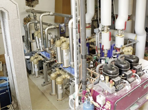 Abb. 2 Der größte Wasserdurchfluss des Hotels findet im großen Neubau statt, weshalb dort zwei Systeme des Typs permasolvent primus PT-P 40/3 mit jeweils sechs Behandlungseinheiten installiert wurden. Die Geräte sind DVGW-zertifiziert und haben pro Behandlungseinheit eine Kapazität von 540 bis 600 m³.