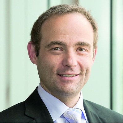 Abb. 3 Wolfgang Spreitzer: „Bei früheren Spindelantrieben war die Positionssteuerung nicht in der Lage, Endpositionen zu erkennen. Beim neuen Modell werden Endlagen nun selbstständig erkannt und der ­Antrieb schaltet sich ab, wenn sie erreicht werden.“