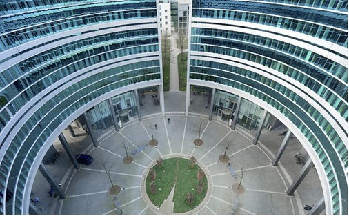 Abb. 3 Durch die Vernetzung der Systeme und ­Gewerke kann jetzt die Heizung, Belüftung und Klimatisierung bedarfsgerecht gesteuert und ­geregelt werden. Das Raumklima in den Büros hat sich dadurch deutlich verbessert.